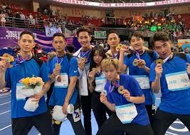 详解棒球规则中的“打击干扰”判定当捕手手套触碰打者球棒